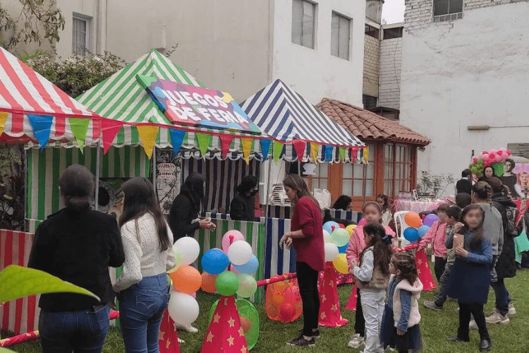 Actividad de coaching grupal y clima laboral con materiales lúdicos de Gymkanas.