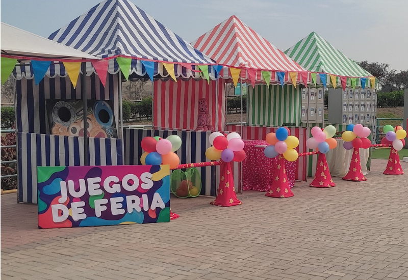 Juego de puntería y destreza en estación de feria para kermesses escolares y empresariales.